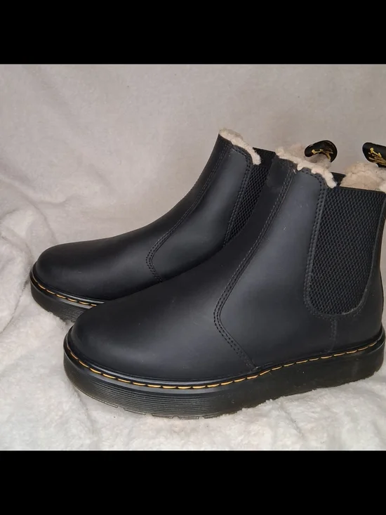 Black Chelsea Winter Boots with Shearling Lining