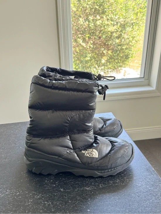 The North Face Nuptse Traction Black Down Filled Boots Women’s Size 9