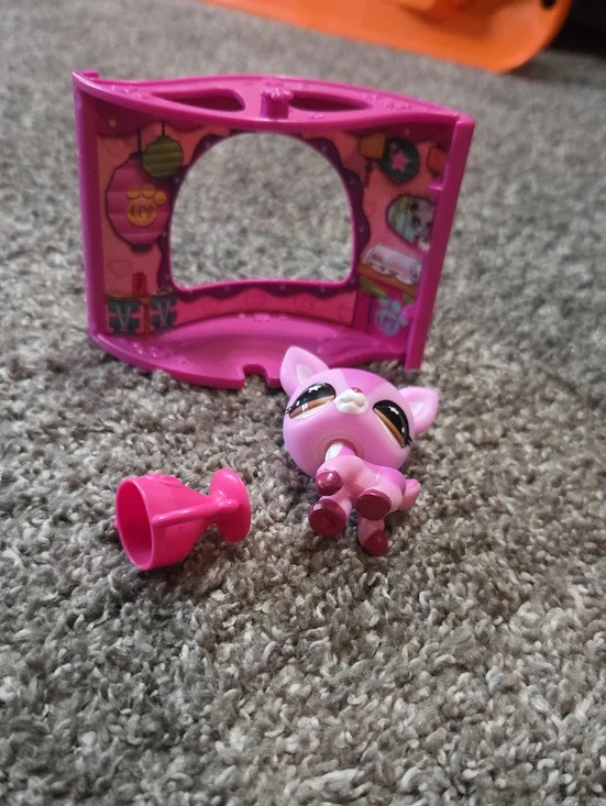 Littlest Pet Shop Pink Kitten Playset Pieces
