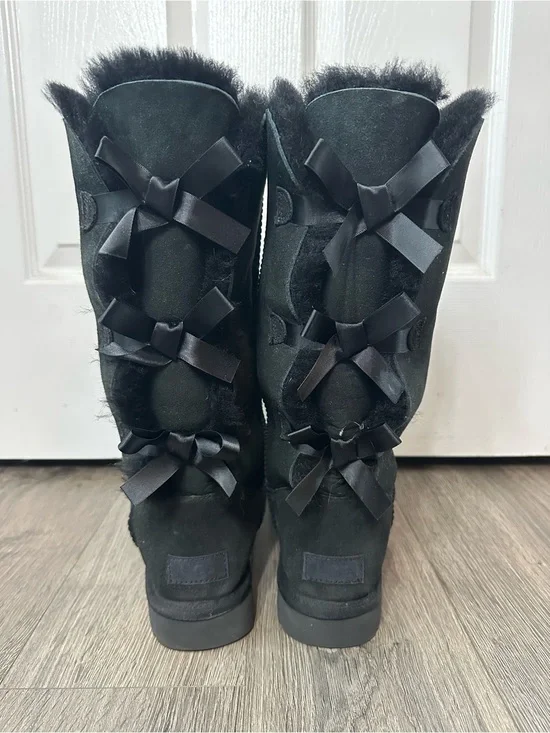 UGG Bailey bow tall II- black- size 9