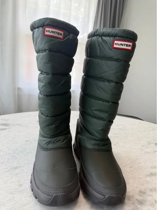 Hunter Women's Intrepid Tall Snow Boots in an olive or willow green hue Size 8