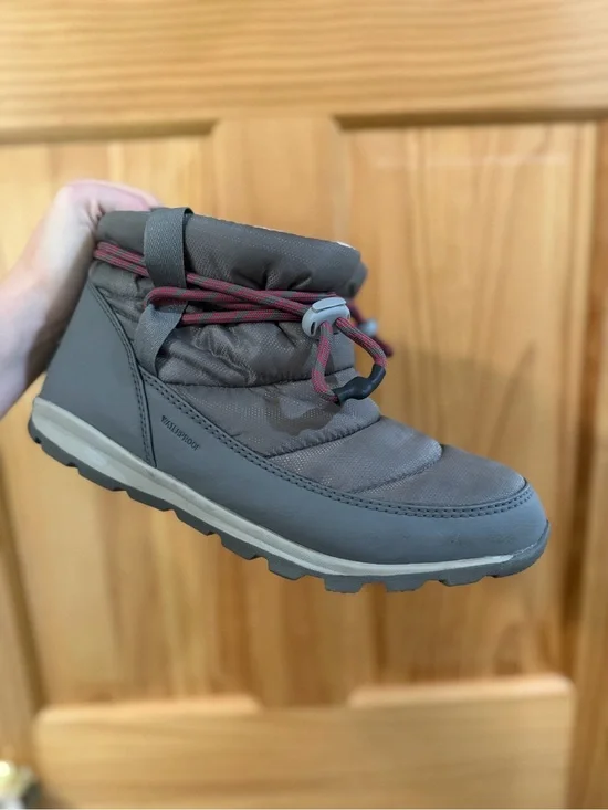 Sorel Women's Grey Winter Ankle Boots with Pink Accent Laces