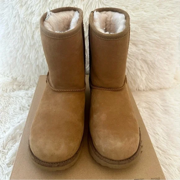 UGG Classic Short II Boots Chestnut Sheepskin Suede Women’s Size 5 Cozy Winter