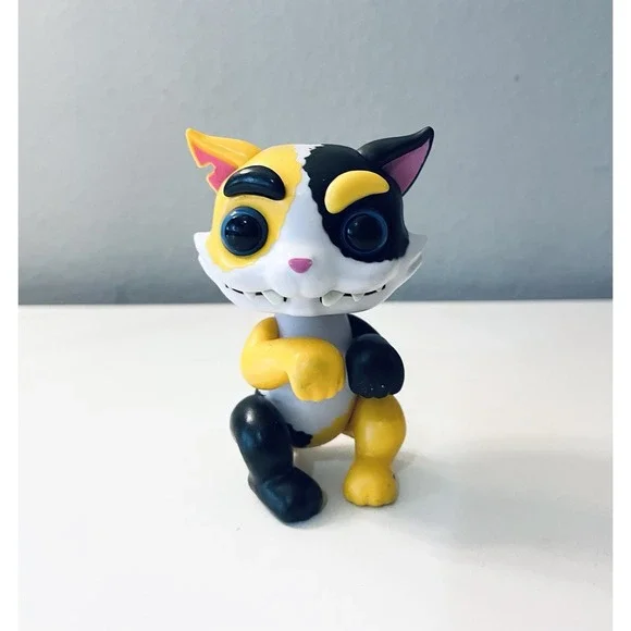 Fingerlings Grimlings SCAREDY CAT Fingerlings‎ Grin to Grim Kitty Interactive