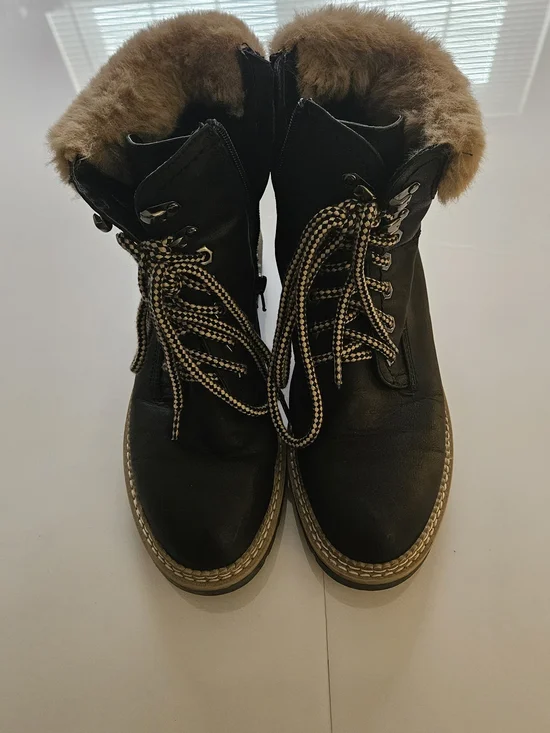 Steve Madden Black Lace-Up Winter Boots with Brown Faux-Fur Trim