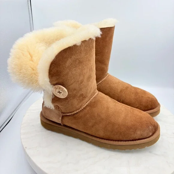 UGG Bailey Button Boots Womens Size‎ 8 Chestnut Brown Suede Sheepskin Warm Y2K