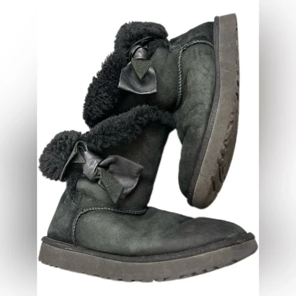 UGG Daelynn Sheepskin Black Winter Boots with Side Bow Size 9‎