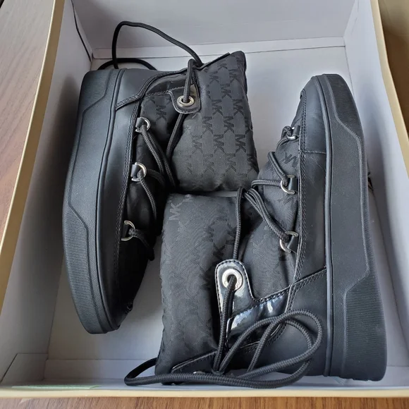 Michael Kors New Winter Boots size 6
