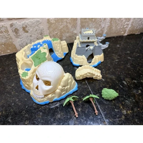 VTG Micro Machines Exploration Lost Treasure Lagoon Playset Skull‎ Island