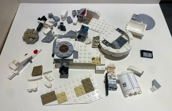 LEGO Star Wars Hoth Attack (Set #75138) 1 Minifigures 2016 Incomplete ￼