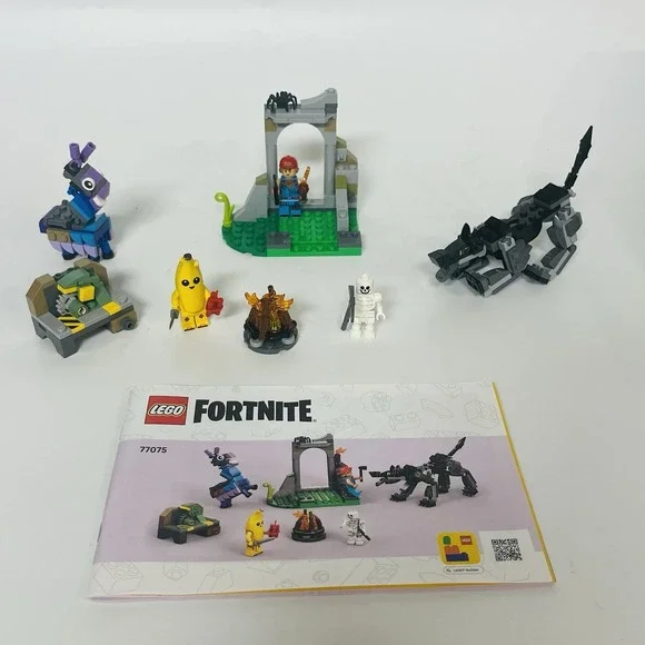 LEGO Fortnite 77075 Peely & Sparkplug's Campset Pre-owned 3 Figurines W/MANUAL