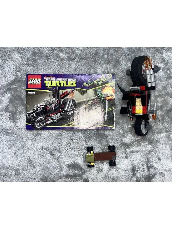 LEGO Teenage Mutant Ninja Turtles: Shredder's Dragon Bike (79101) - Incomplete