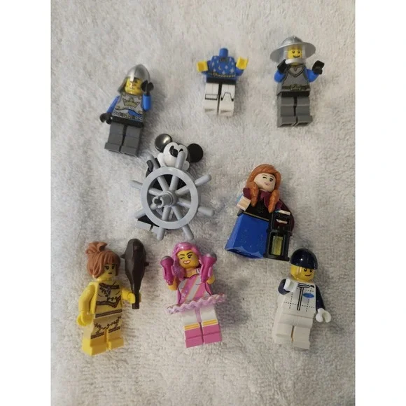 Lego Minifigs Lot Of 8 Mickey Anna‎ Cavewoman Candy Girl