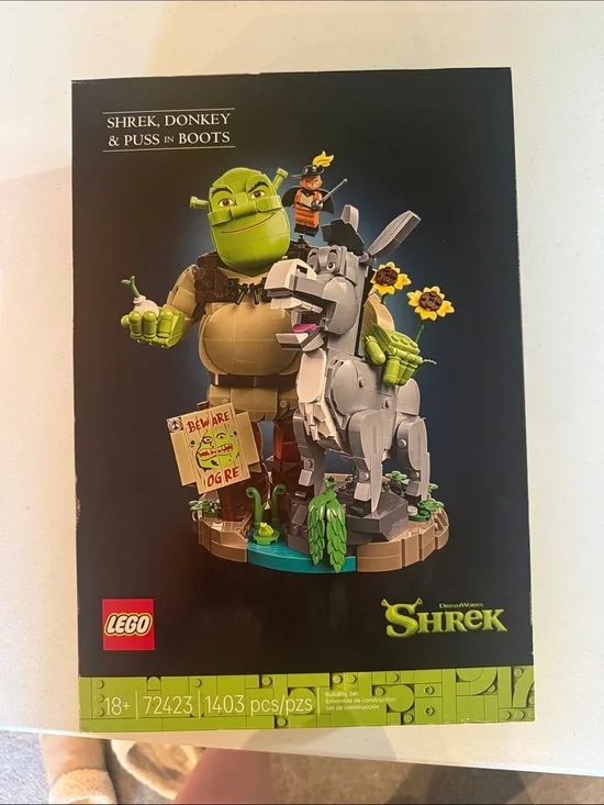 LEGO Shrek Display Build - Green & Gray