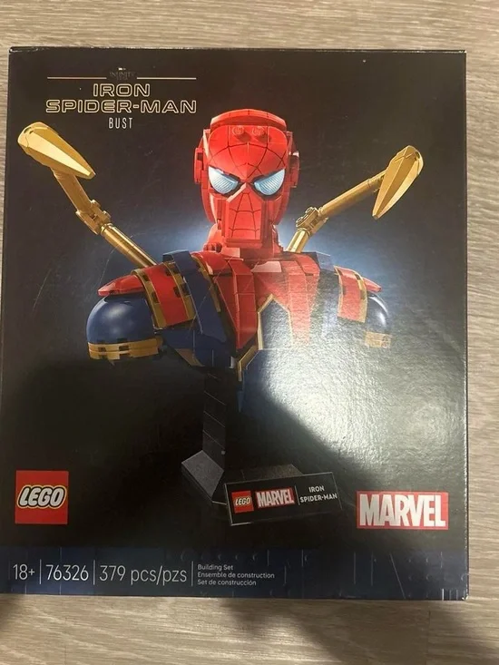 LEGO Marvel Iron Spider-Man Bust - Red, Blue & Gold