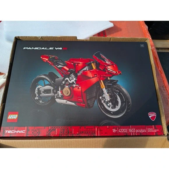 LEGO Technic Ducati Panigale V4 S 42202 Motorcycle Building Set 1603 Pieces New