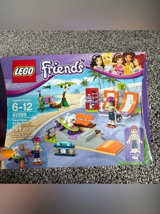 Lego Friends Heartlake Skate Park - Purple, Orange, Green, Blue 41099