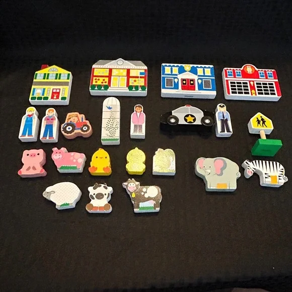 Melissa & Doug Wooden Town Play Set 22 Pieces Mixed Lot EUC