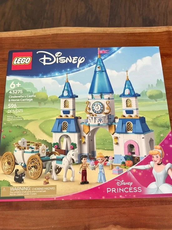 NIB Disney Cinderella Castle and Horse Carriage Building Set