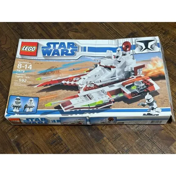 LEGO Star Wars 7679 The Clone Wars Republic Fighter Tank Retired 2008