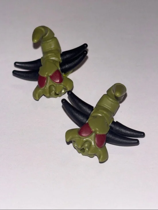 LEGO - Minifig, Animal - Insectoid w/ Wings, Dark Red Eyes - Olive Green