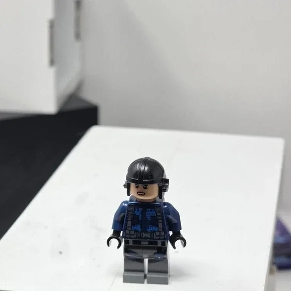 Lego - Minifigures - Jurassic World - ACU Guard