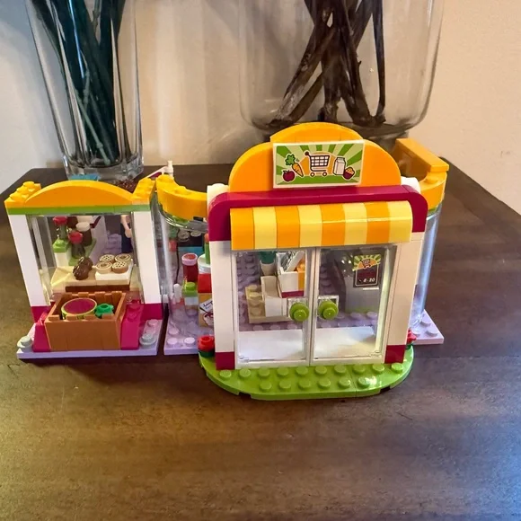 Retired LEGO® 41118 Friends Heartlake Supermarket