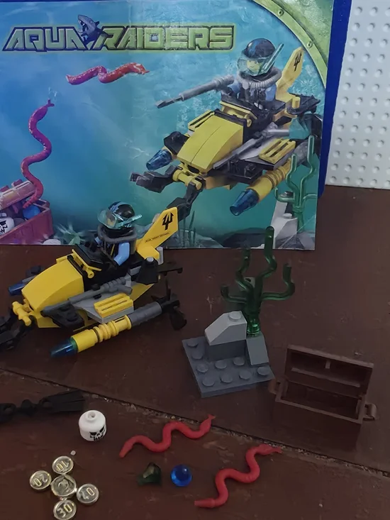 Lego Set 7770 Deep Sea Treasure Hunter 100% complete With Manual