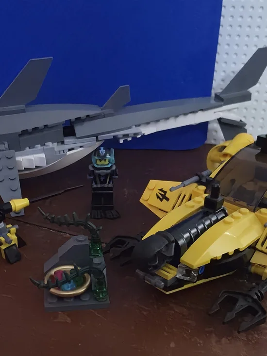LEGO 7773 Aqua Raiders Tiger Shark Attack 100% Complete w/ Minifigs, Manual