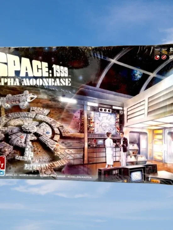 Alpha Moonbase Space 1999 AMT ERTL Model Kit Vintage Moon Base New Sealed Dents