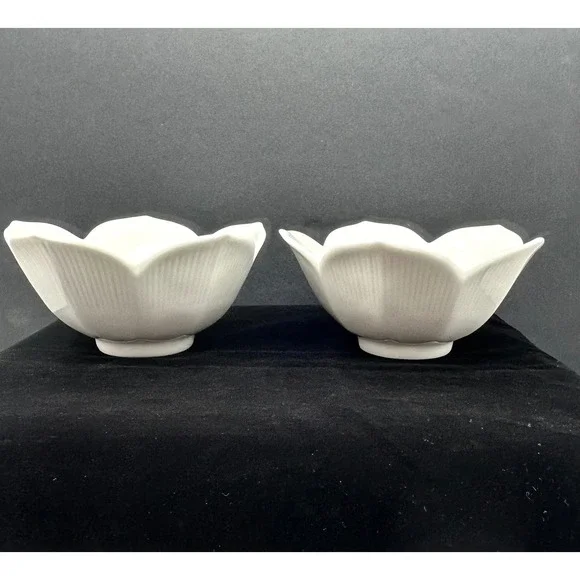 Pier 1 White Porcelain Lotus Flower Petal Ribbed Bowls Set of 2 Minimalist 5.5in