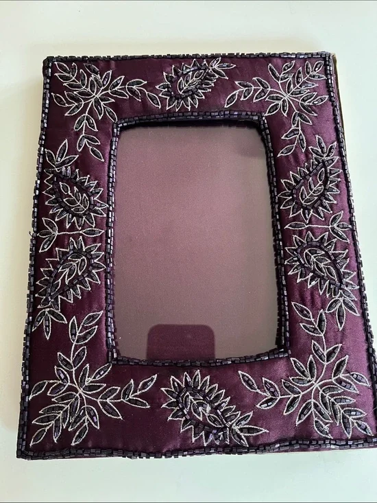 Pier 1 NIB purple cadre paisley brode tufted embroidered bead picture frame 4x6