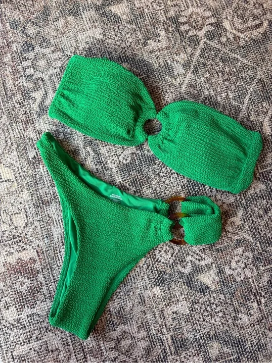 Monday Swimwear Green Crinkle Set (L top/M bottoms)