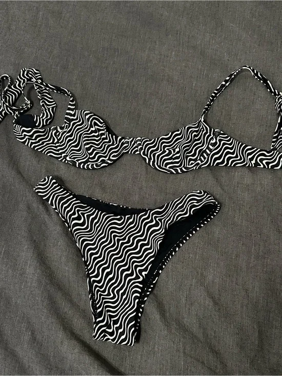 Monday Swimwear Black & White Wavy Print Underwire Bikini