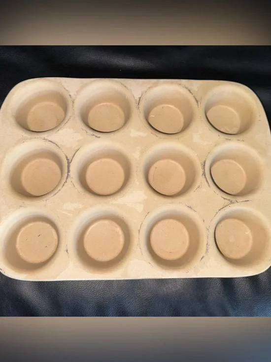 The Pampered Chef Family Heritage Stoneware 12 Cupcake Muffin Pan Baking Stone