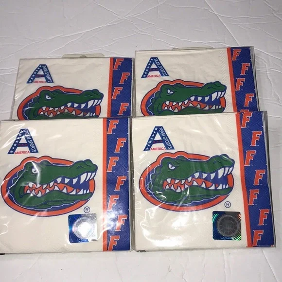 NIP Set/4 Gator Napkins
