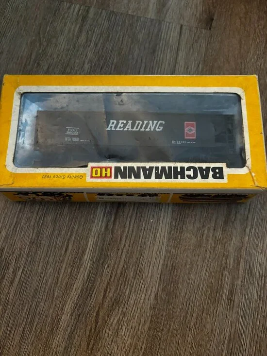 Bachmann HO 41' Quad Offset Hopper Reading 1023 Railroad Train display w/box