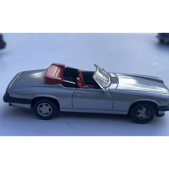 JAGUAR 1988 XJ-S V12 RED IN SILVER 1:43 NICE DETAIL 4+1/4