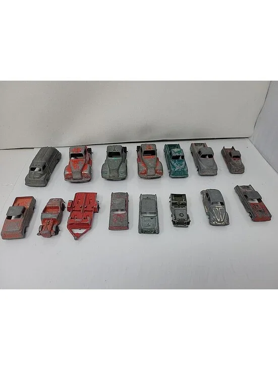 15 Vintage Tootsietoy  lot Of 15 Made in USA diecast metal Cars & Trucks
