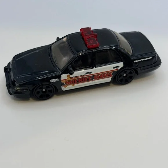 Matchbox 2006 Ford Crown Victoria Sheriff Police Car Black White MB689 1:71