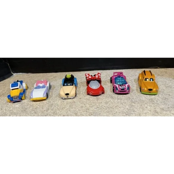 Hot Wheels Disney Character Cars Lot 6 Minnie Donald Goofy Pluto Daisy 1:64