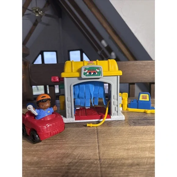 Fisher Price Little People Gas & Go Car Wash Playset W/ Tow Truck,‎ 1 Figure VTG