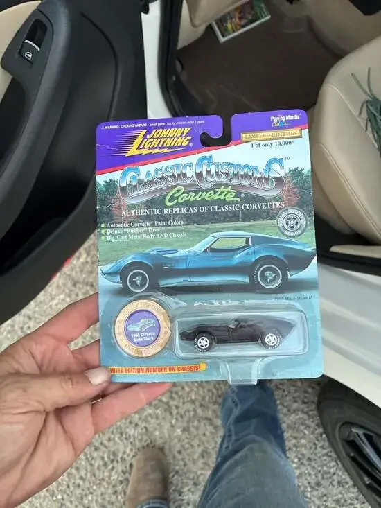 Johnny Lightning Classic Customs 1965 Corvette Mako Shark II Die-Cast Limited Ed