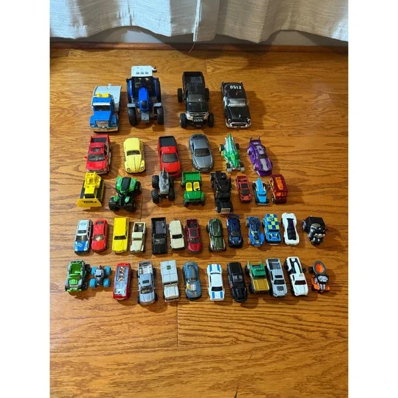 Lot of Vintage DieCast Card Including 22 Hotweels, Excellent Condition