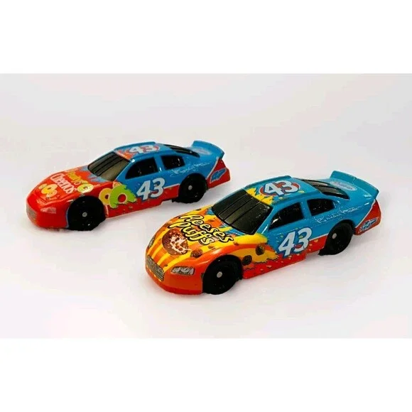 2008 Nascar Richard Petty #43 Reese's Puffs & Fruity Cheerios Cars 1:64 Loose