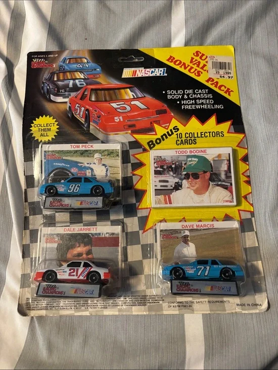 NASCAR Kids Toy Die-Cast Car Set with Collectors Cards - Blue & Red