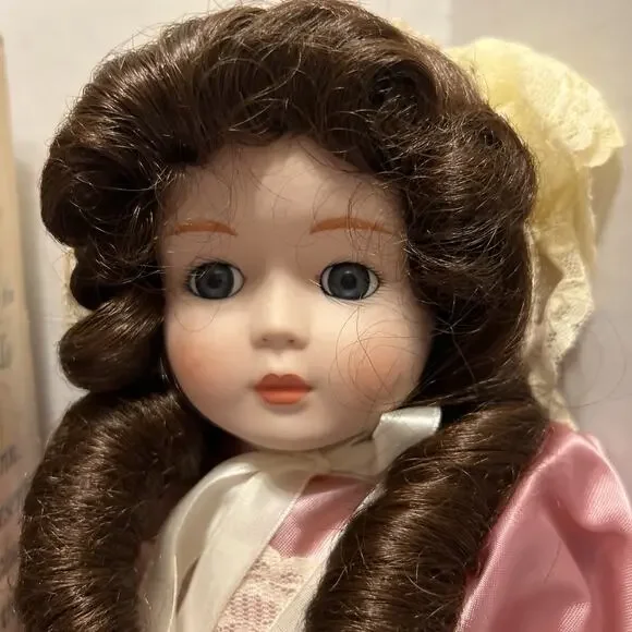 Seymour Mann's Connoisseur Collection Madeleine Porcelain Doll C-146 New In Box