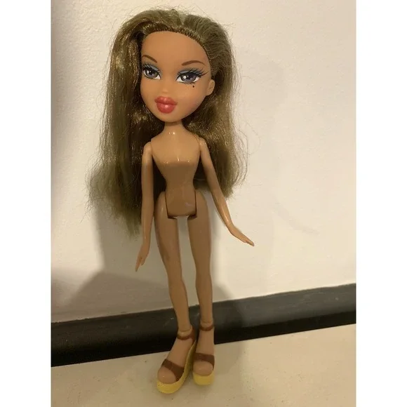Bratz Tokyo A Go Go Yasmin Doll Only Nude With Shoes Green Hair Highlights