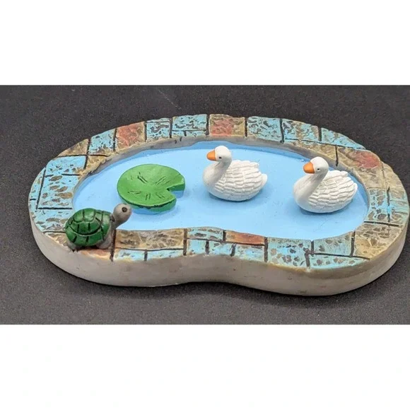 Miniature Resin Lily/Duck Pond Includes Two Swans‎ One Turtle