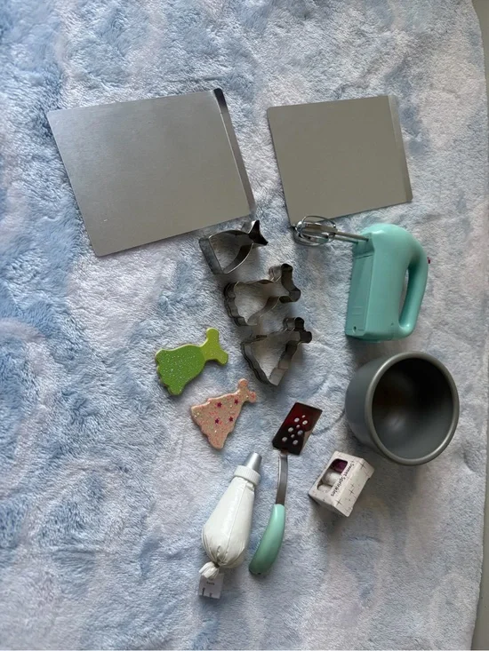 American Girl of today the baking accessories incomplete